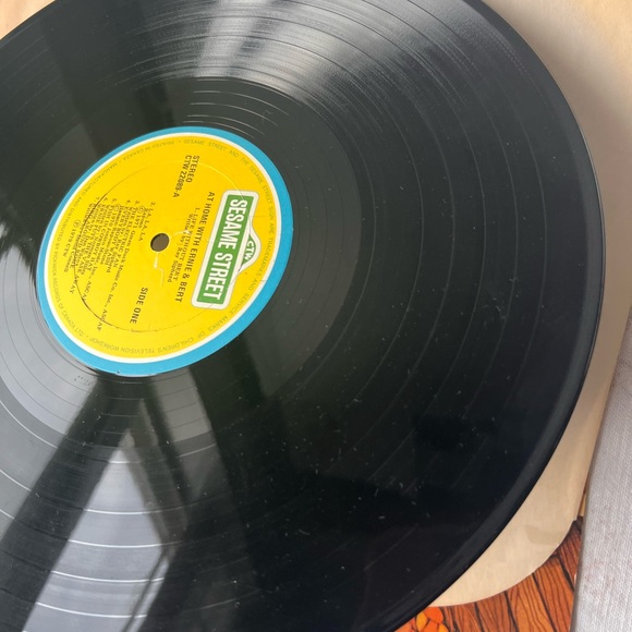 1979 Sesame Street CTW Vinyl Record with Black and White Design - Picture 6 of 9